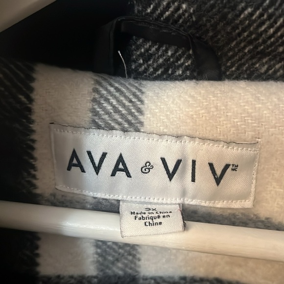 Ava Viv coat size 2X black and white (belt missing) - Picture 3 of 9
